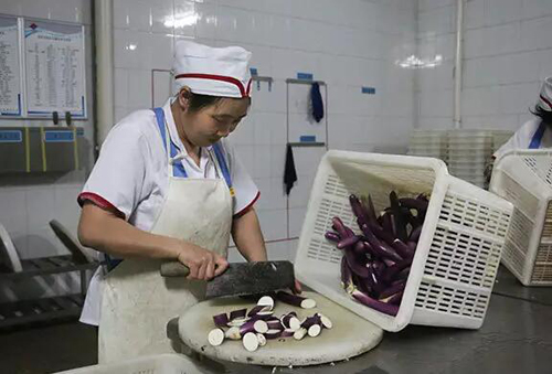 食堂里每天都在發(fā)生些什么，你一定不知道