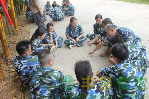 ＂高效溝通 團(tuán)結(jié)協(xié)作＂豐泉餐飲戶外拓展圓滿成功