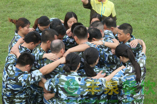 ＂高效溝通 團(tuán)結(jié)協(xié)作＂豐泉餐飲戶外拓展圓滿成功