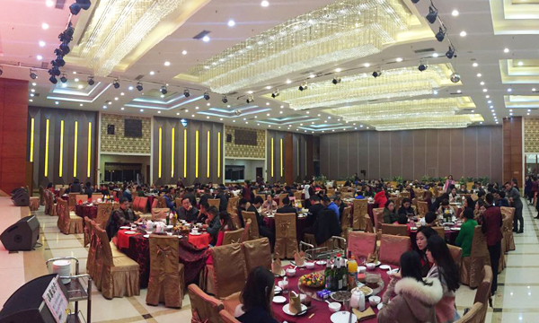 “感恩有你，一路同行”2016年豐泉餐飲公司年終會暨新春聯歡會