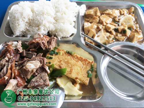 驚！不敢相信公司承包的食堂，十塊錢四菜一湯