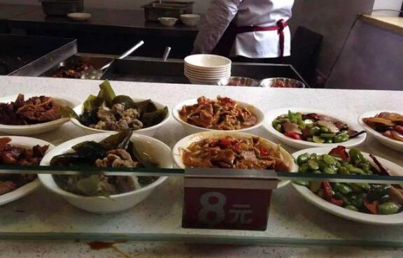 阿里巴巴員工飯堂，網友：有一種飯堂叫別公司的飯堂